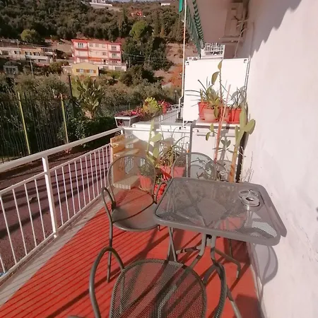 Casa Atelier منزل للإقامة ألاسيو